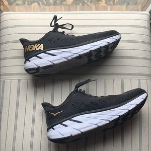 Women’s Hoka One One Clifton 7 size 8